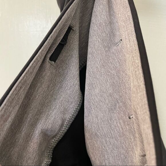 Lululemon Stash It Crop Animal Swirl Embossed Black - Picture 7 of 12